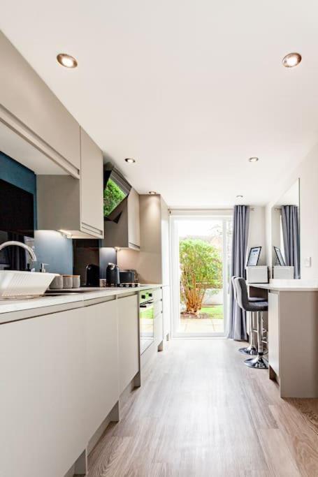 One Bedroom Apartment, Driveway, Bracknell Centre Eksteriør billede